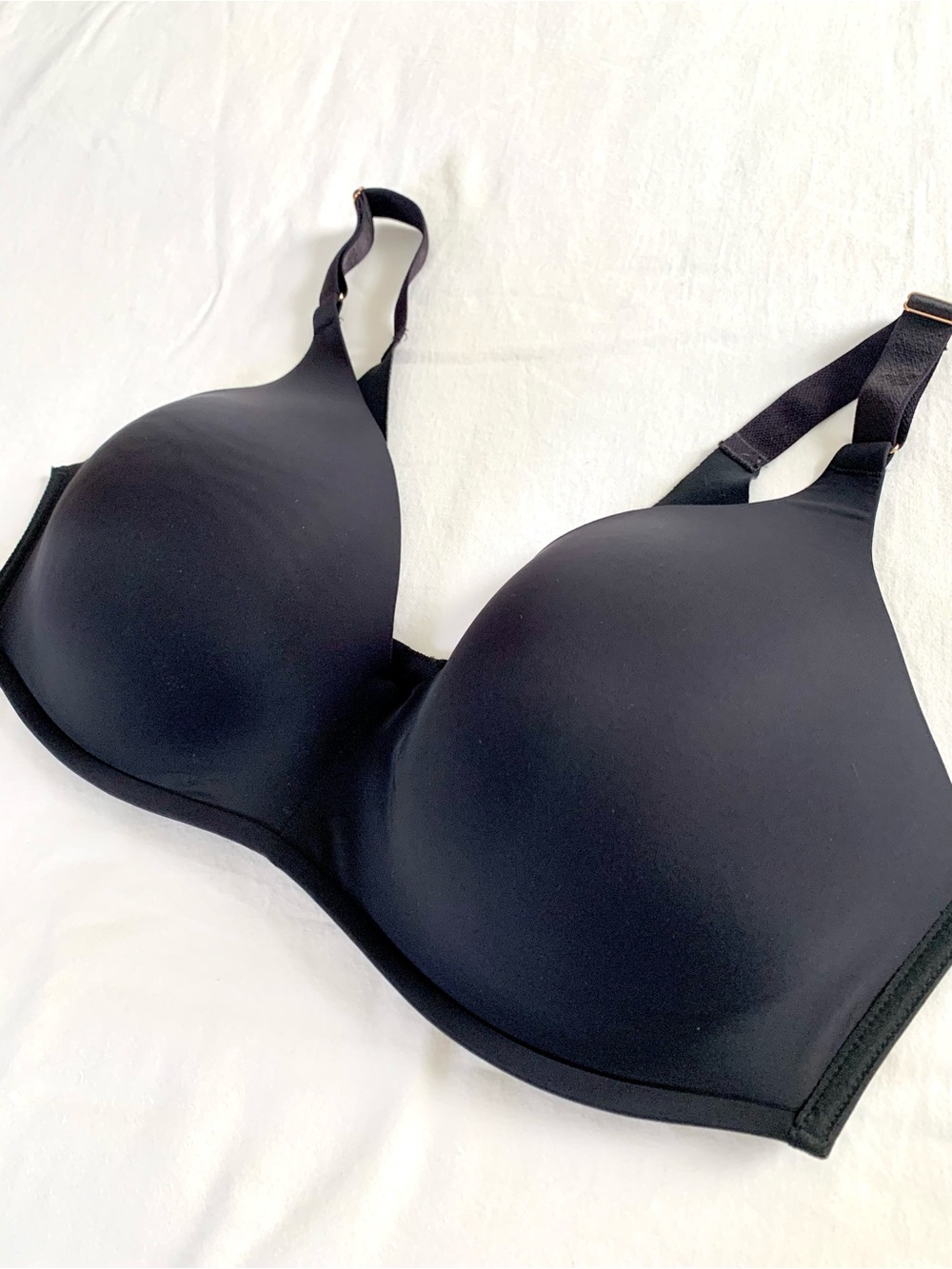 Soma Vanishing 360 Wireless Bra in Black. 42D